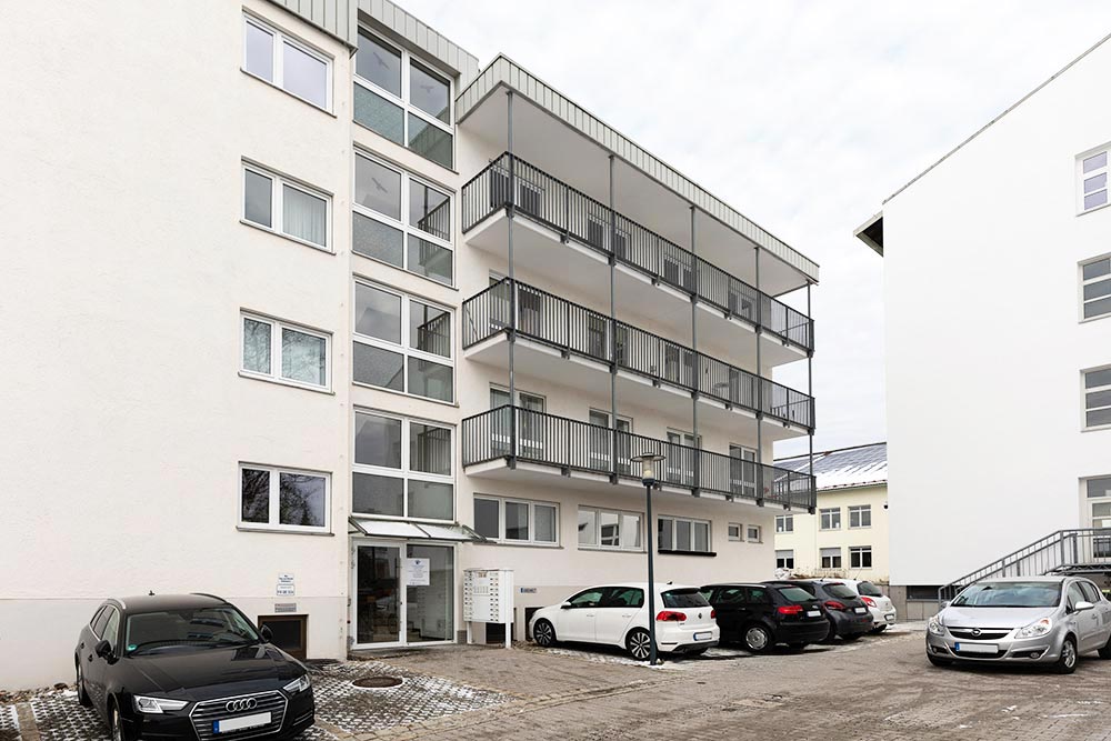 Gebäude MVZ Grafenau Gebäude und Eingang zur Augenarztpraxis in Grafenau.